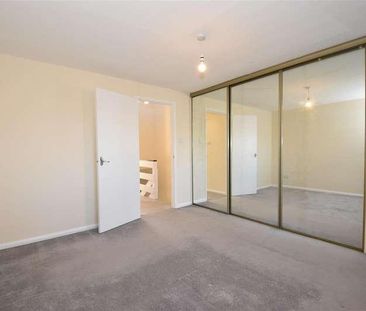 Cranbourne Close, Horley, RH6 - Photo 3