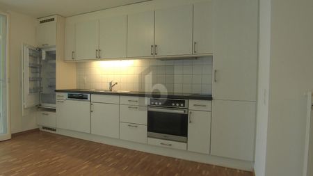 LIGHT-FLOODED AND SPACIOUS - Foto 5