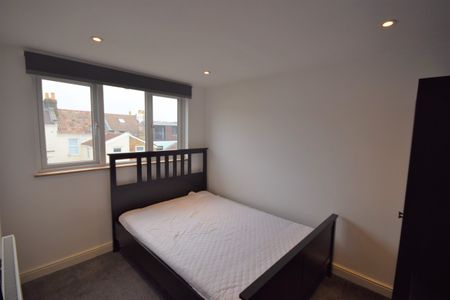 5 Bedroom Student Property- Bedminster - Photo 2