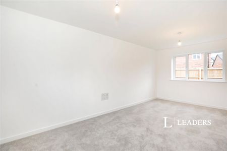 3 bedroom house to rent Collegiate Drive, CW9 - Photo 4