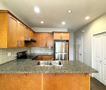 Closed to Richmond Center Spacious 3Bd/3Ba Duplex Home For Rent - Photo 2