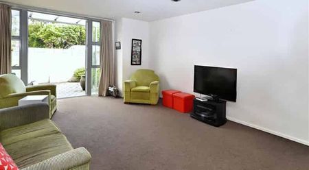 Prime Location - Photo 3