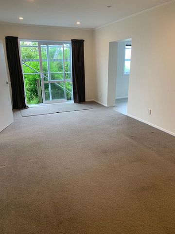 Large 2BR Flat in Southgate! - Photo 3