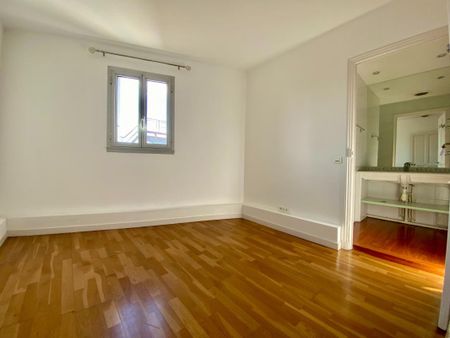 Location Appartement 5 pièces 140m² AVIGNON 84000 - Photo 4