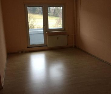 3-Raum-Wohnung mit Balkon und Einbauküche in Lößnitz - Foto 1