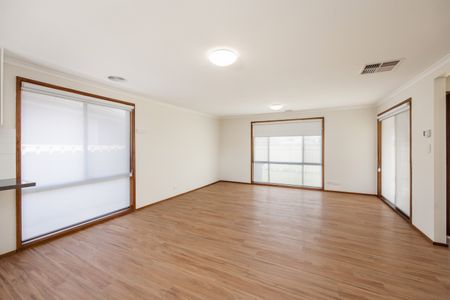 Comfortable Family Home in West Wodonga - 27 Campbell Street - Photo 2