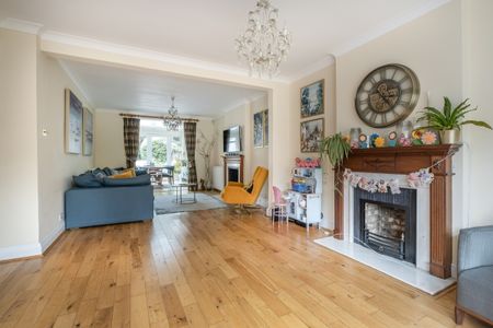 4 bedroom detached house to rent - Photo 2