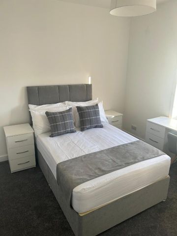 3 bedroom flat to rent - Photo 2