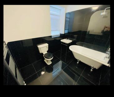 2 Bed Terraced House, St. Johns Lane, BS3 - Photo 4