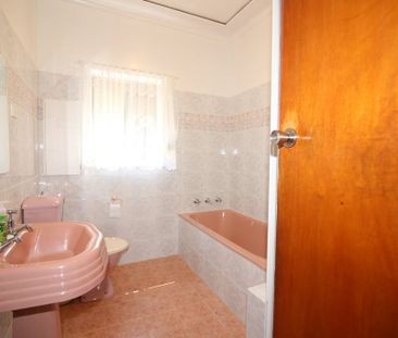 Three Bedroom Family Home - Photo 2