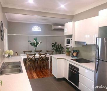 WELL PRESENTED FAMILY HOME! - Photo 4