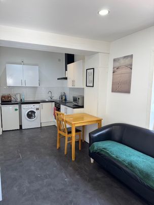 48 Kirkgate, WF1 - Photo 1