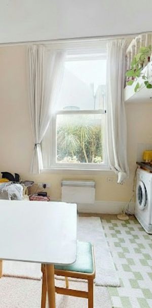 Flat to rent on - Photo 1