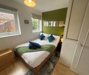 1 Bed Flat, Whiteadder Way, E14 - Photo 3