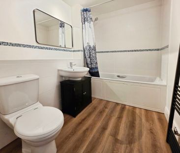 2 bedroom Flat To Let - Photo 6