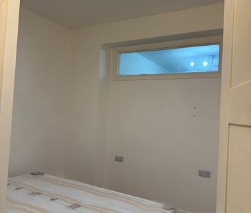 Room in a Shared Flat, Stoke Newington High Street, N16 - Photo 4