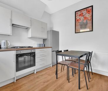 3 Bed Terraced House, Field Road, E7 - Photo 5