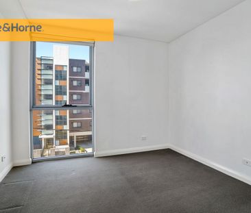 Perfect Location! - Photo 3