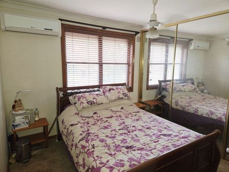 3 B/R BRICK VENEER HOME WITH REMODELED INTERIOR OPEN LIVING AND STYLISH KITCHEN PLUS GARAGE & CARPORT - Photo 4