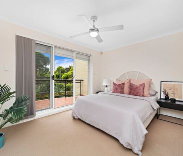 BRIGHT & SUNNY TOWNHOUSE... - Photo 3