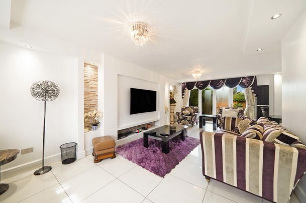 5 bedroom detached house to rent - Photo 1