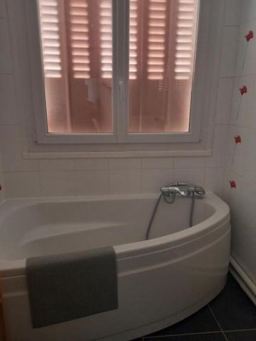 Location Appartement 4 pièces 68m² CHAMALIERES 63400 - Photo 3