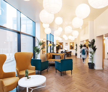 Large Standard Double Ensuite: Three Bed Flat - Photo 6