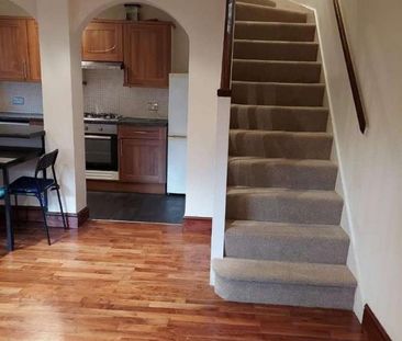 Hogarth Crescent, London, SW19 - Photo 3