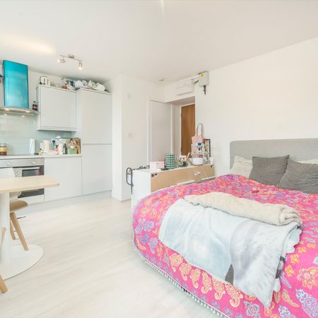 Essex Road, Acton, W3, London - Photo 3