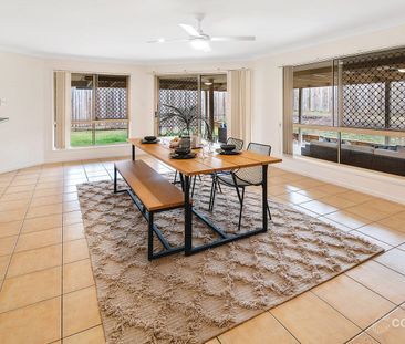 LARGE 4 BEDROOM FAMILY HOME WITH OPEN KITCHEN LIVING DINING THAT OP... - Photo 3