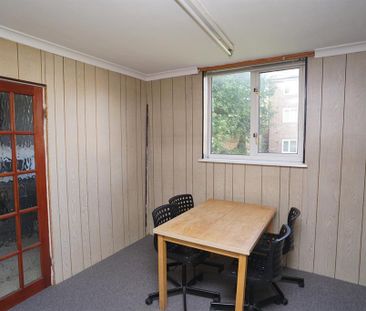 3 bedroom maisonette to rent - Photo 3