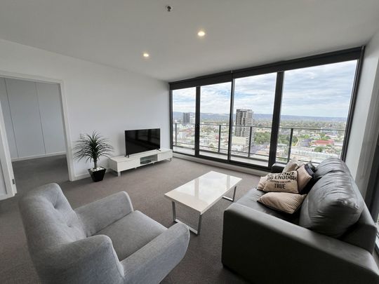 Fully Furnished Penthouse Apartment - Breathtaking Views & Your Own Private Rooftop Deck!! - Photo 1