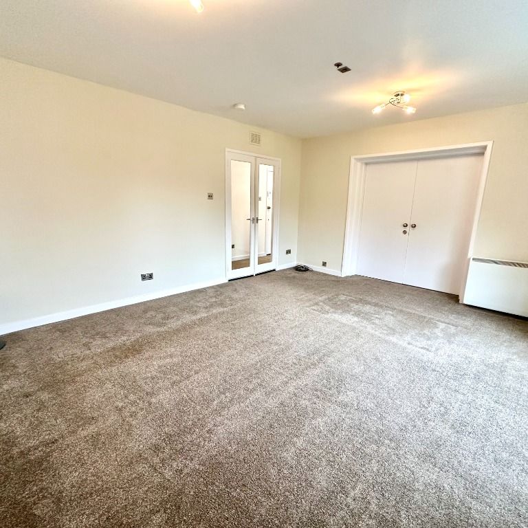 Bankholm Place, Busby, Glasgow, G76 8SH - Photo 1