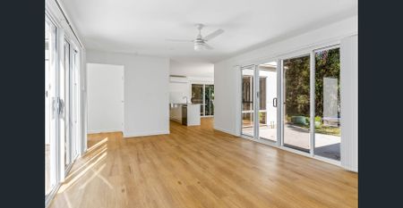 Modern 3 Bed + Ensuite - Photo 3