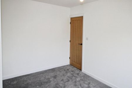 4 bedroom semi-detached house to rent - Photo 3