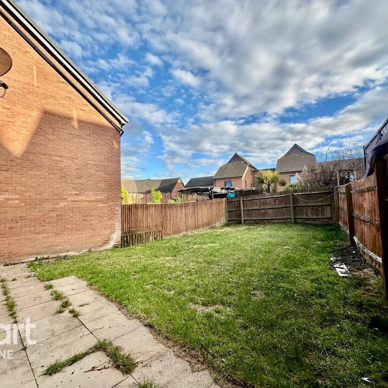 3 bedroom semi-detached house to rent - Photo 1