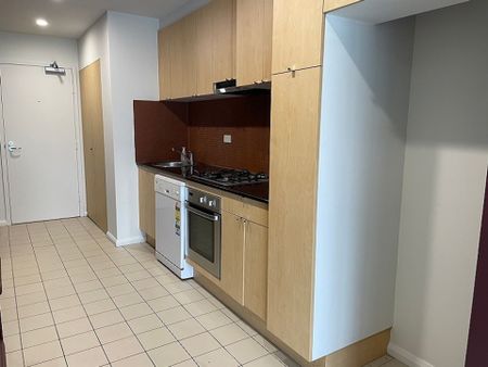 One Bedroom Apartment with Registered Car Space - Photo 5