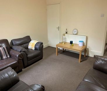 6 bedroom house to rent - Photo 2