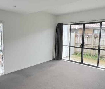 2 Bedroom Townhouse + Spacious Rumpus Room - Photo 4