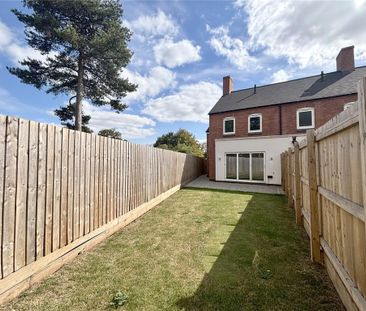 2 bedroom mews to rent - Photo 1