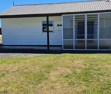 Cute, Cosy & Close to Town - Photo 3