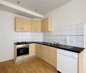 Trendy bayside loft living, can't get much better! - Photo 2