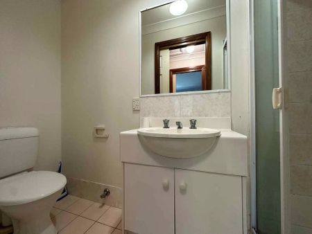 “Wonderful 3 bedroom Home - GREAT LOCATION” - Photo 4