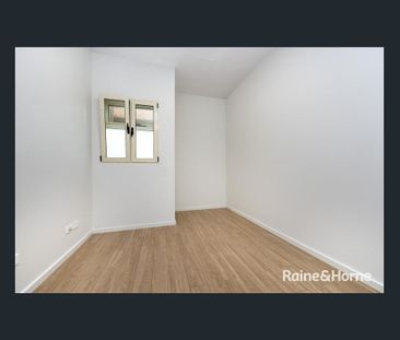 New studio apartment close to lifestyle amenities - Photo 5
