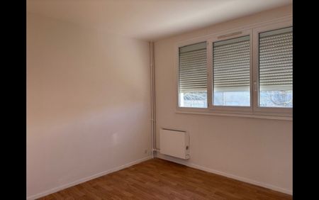 Location Appartement 4 pièces 77 m² La Châtre - Photo 5