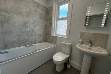 Wimborne Road, BOURNEMOUTH - Photo 5