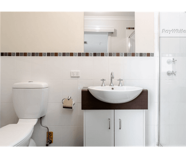 Beautiful 3-Bedroom, 3-Bathroom Townhouse for Rent in the Heart of ... - Photo 6