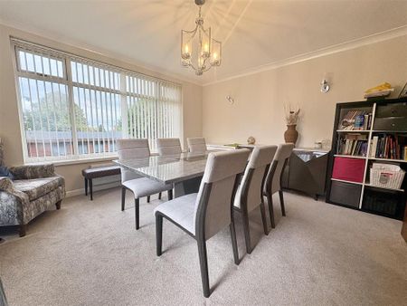 4 bedroom detached house to rent - Photo 3