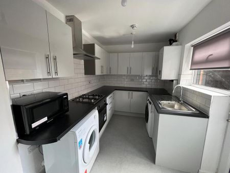 5 bedroom terraced house to rent - Photo 3