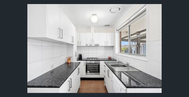 Comfortable Living in Prime Location with Bonus Studio! - Photo 1